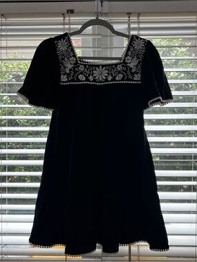 Kate Spade Brooke Street Black Dress with White Floral Embroidery